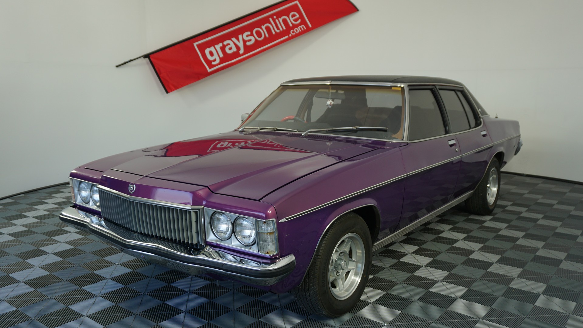 SONY Noise Cancelling Bluetooth Headphones, Black, Model WH-1000XM4B. NB: M