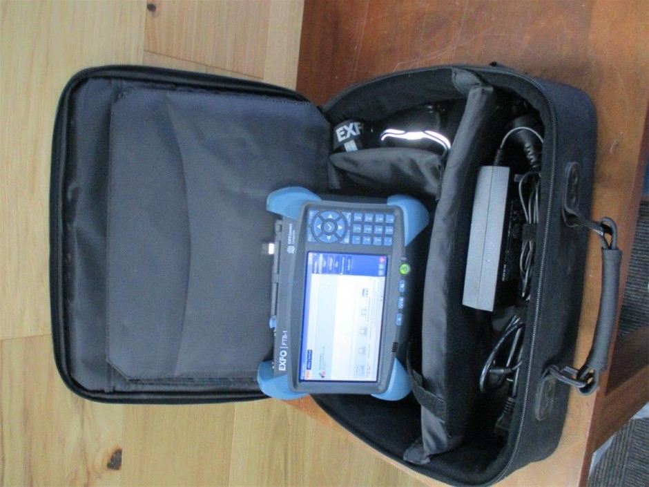 Box of 60pk U BY KOTEX Overnight Extra Regular Pads w/ Wings. N.B: Damaged