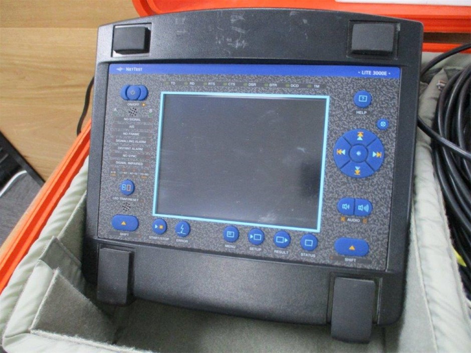 2 x LINDT Lindor Pistachio Chocolate, 606g. N.B: Damaged packaging.