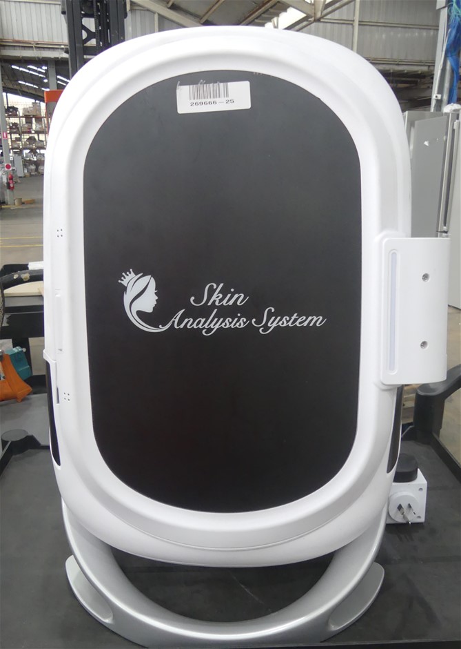 MON CHATEAU Accent Rug, 76 x 114cm, Green. N.B: Minor stain.