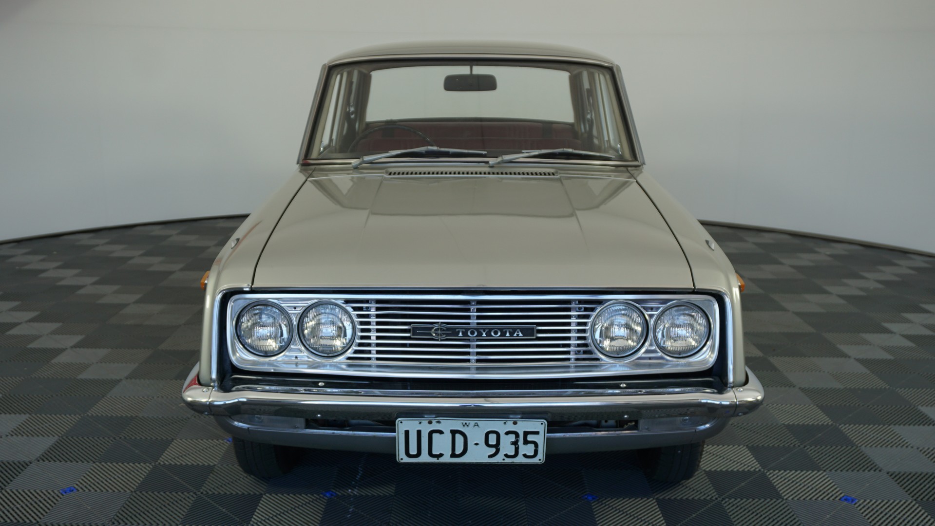 1/100 Scottdale gold bar x 2, 1 Gram Valcumbi bar x 2 & 1g Silver Bar x 2