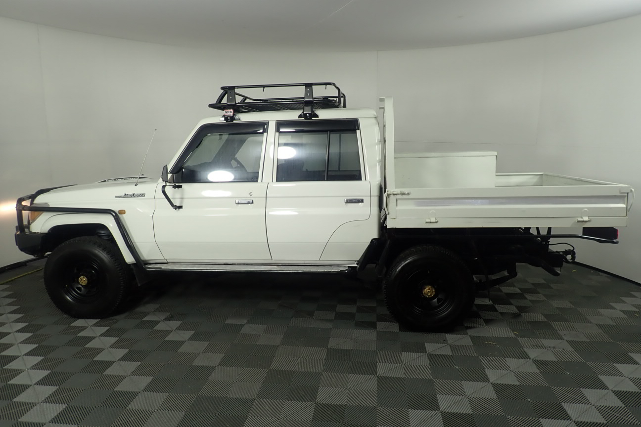 Wolf Blass Red Label Chardonnay (6x 750mL).