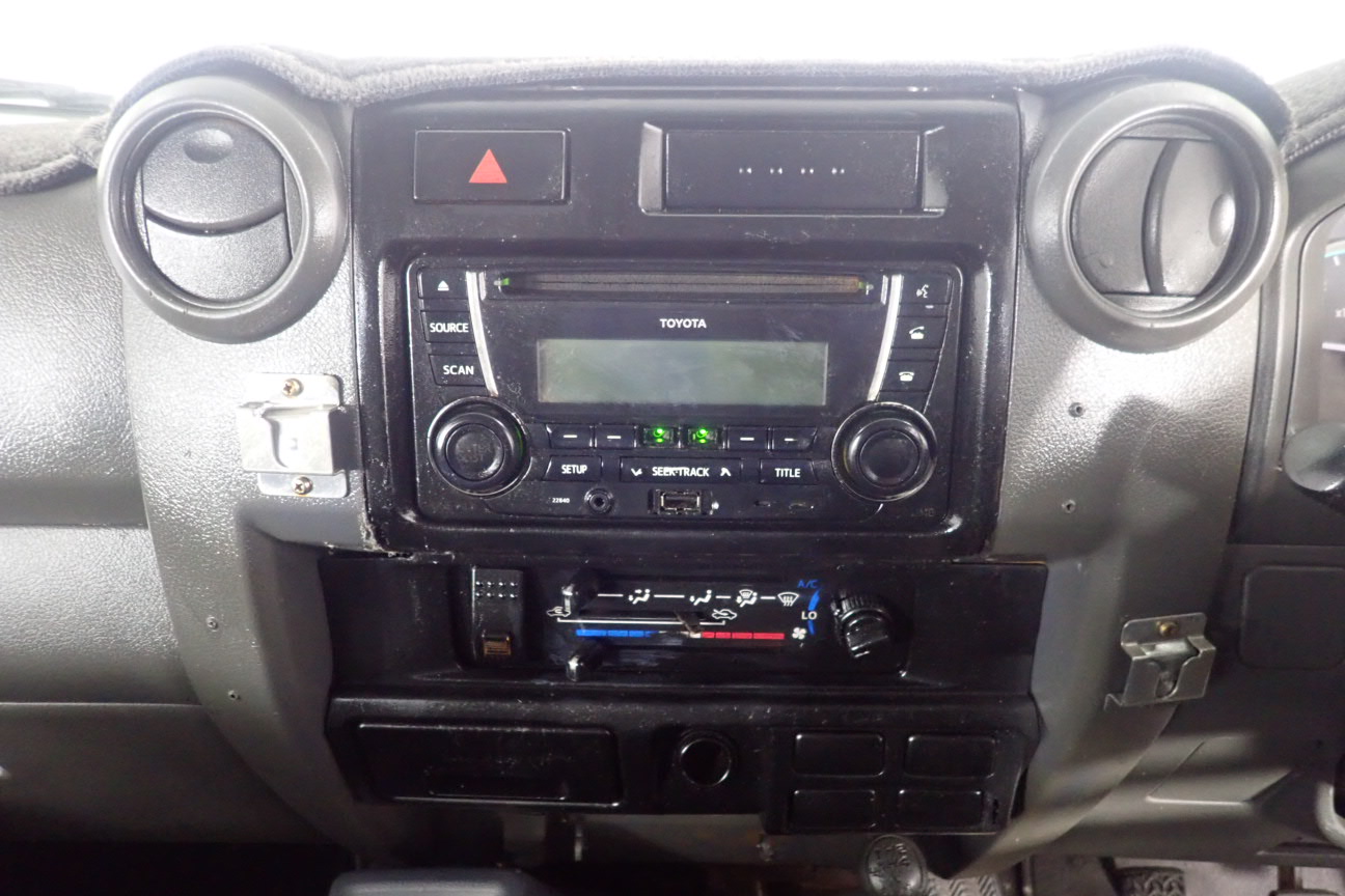 Wolf Blass Yellow Label Shiraz (6x 750mL). SA