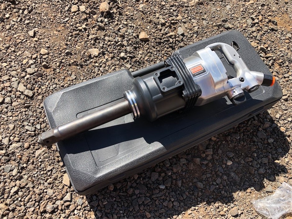 Duchesse De Paris Brut Blanc De Blancs NV (6x 750mL), France.