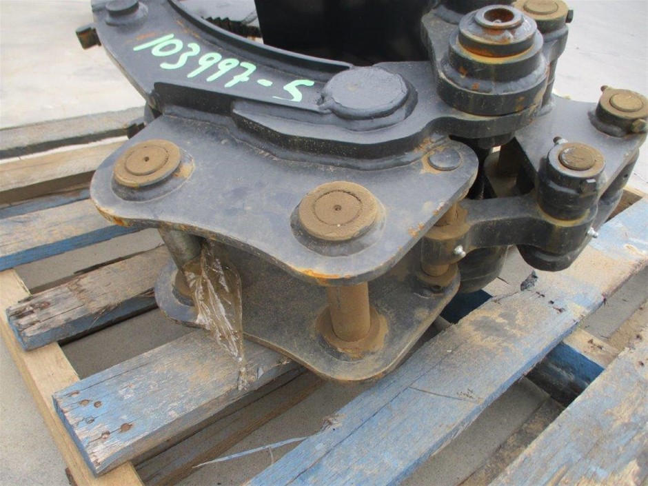 Wolf Blass Red Label Cabernet Merlot (6x 750mL).