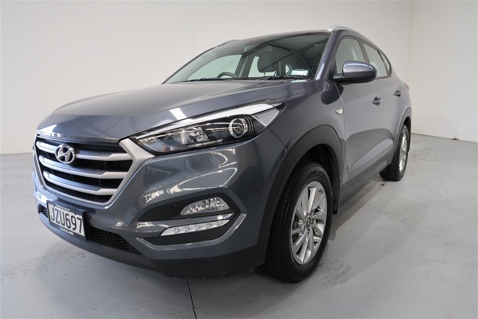 18K Gold-Filled Cuban Bracelet with Simulated Diamond Clasp - 19cm