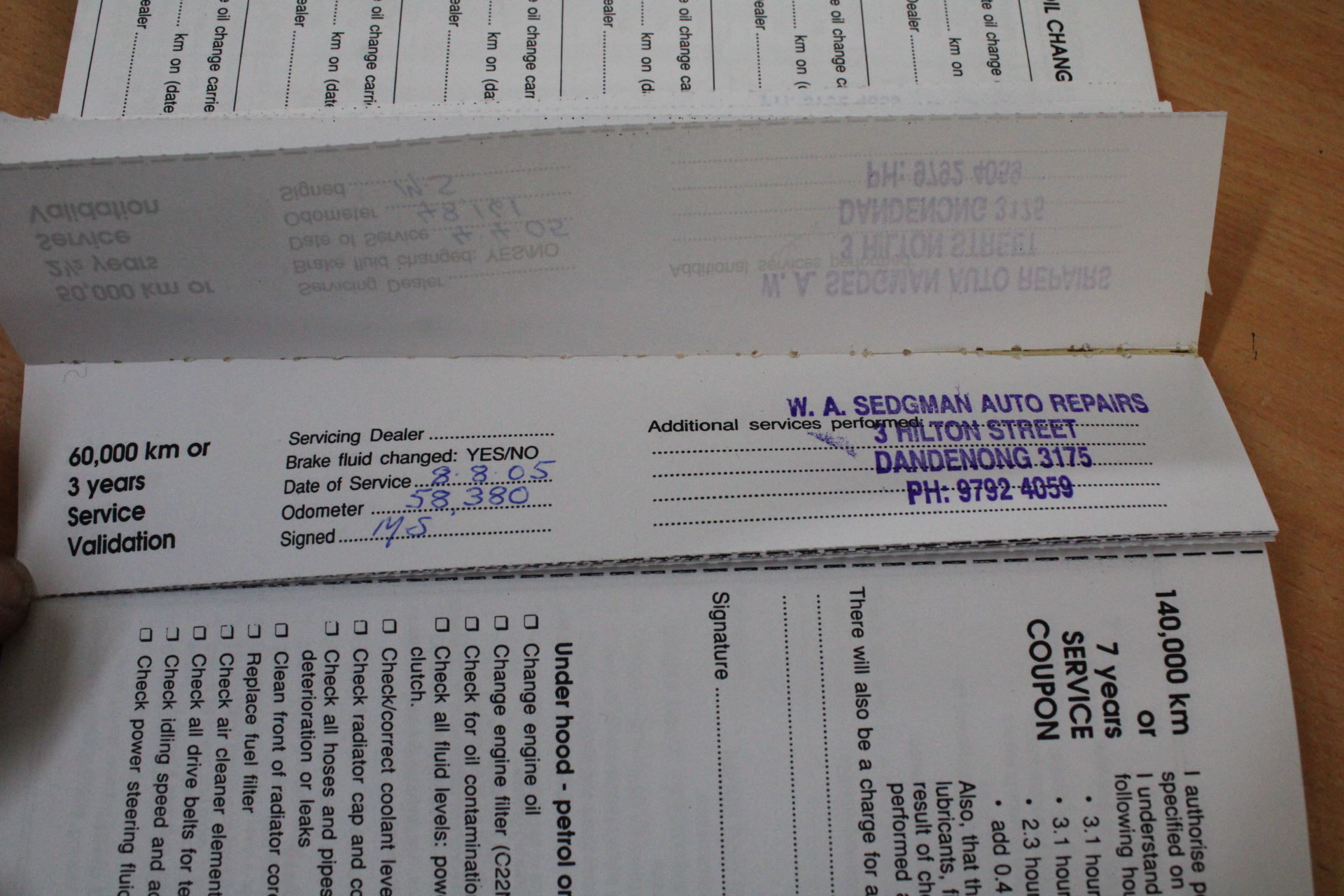 LEVITON 2313 20 Amp, 125 Volt, NEMA L5-20R, 2P, 3W, Locking Connector, Indu