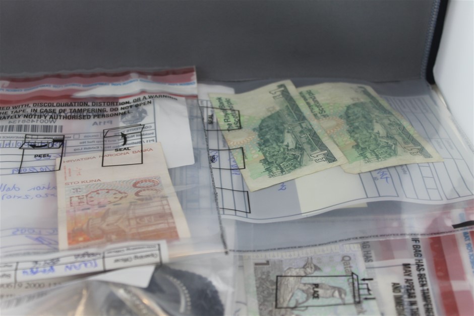 24 x Light Weight Cut Resistant Gloves, Size M, Dyneema & Synthetic. NB: No