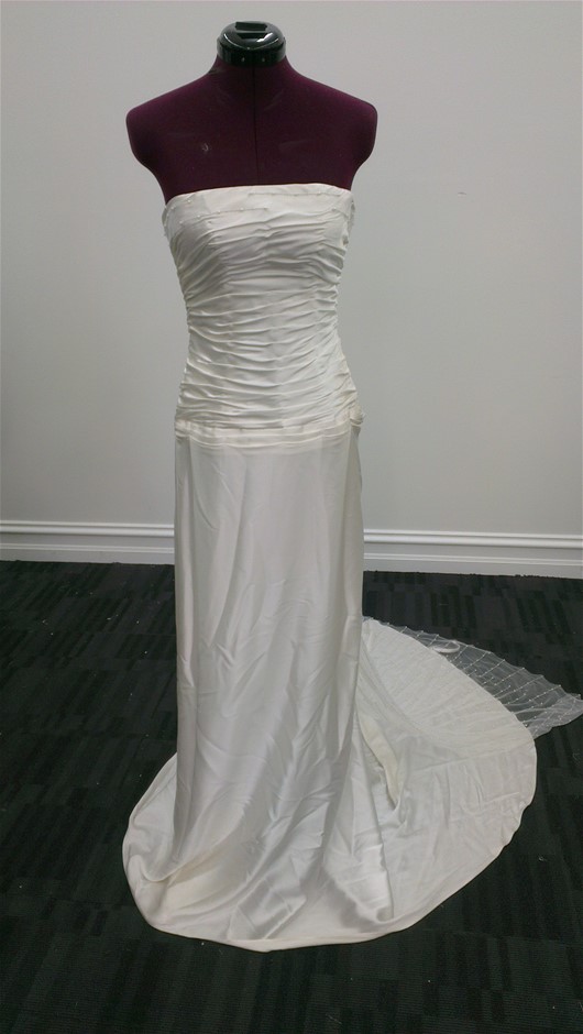 <p>Cummins P2200 Portable Petrol Generator </p>