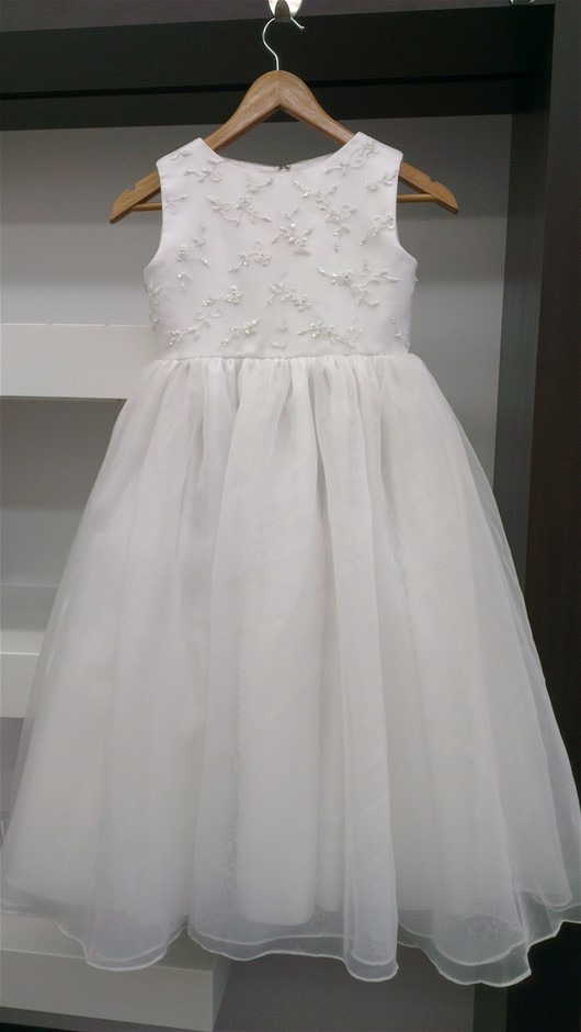 <p>Large Qty of Unused Bathroom/Kitchen Hardware</p>