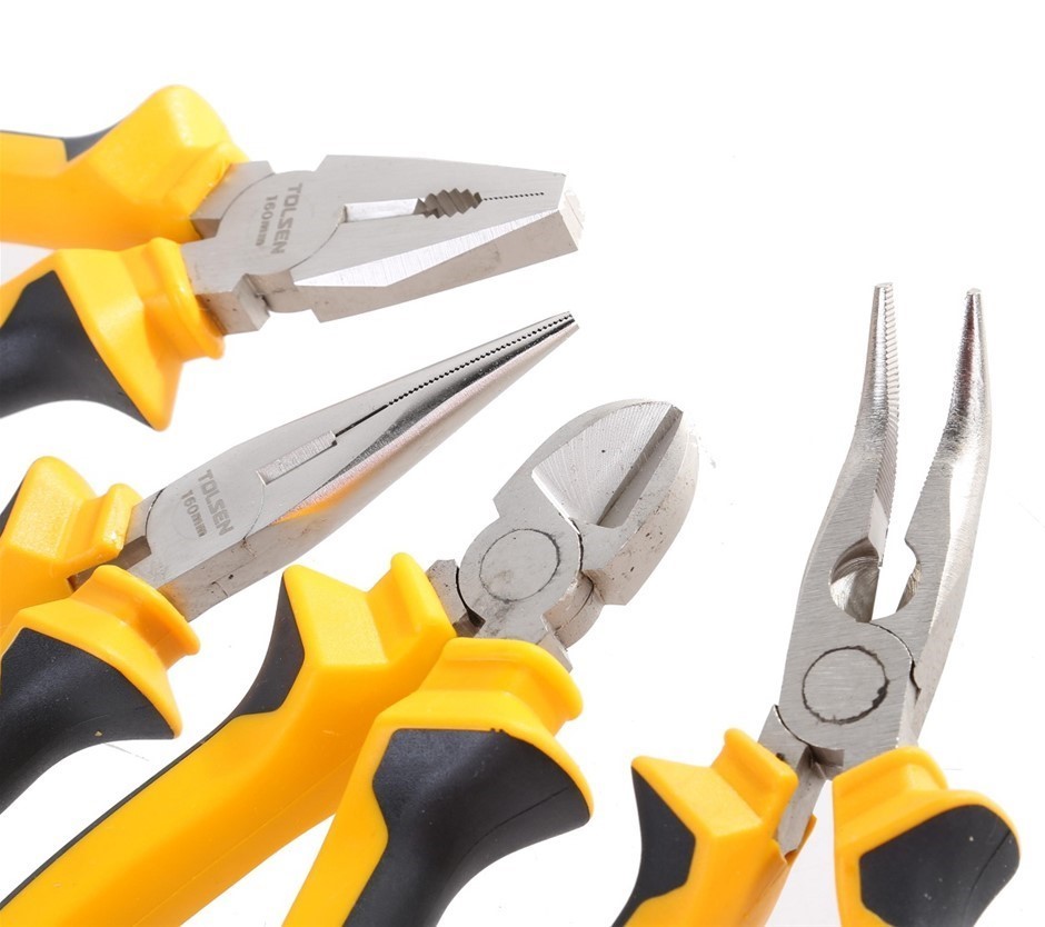 Quantity of 1 17.5-25 Earthmoving Tyre ( Unused)