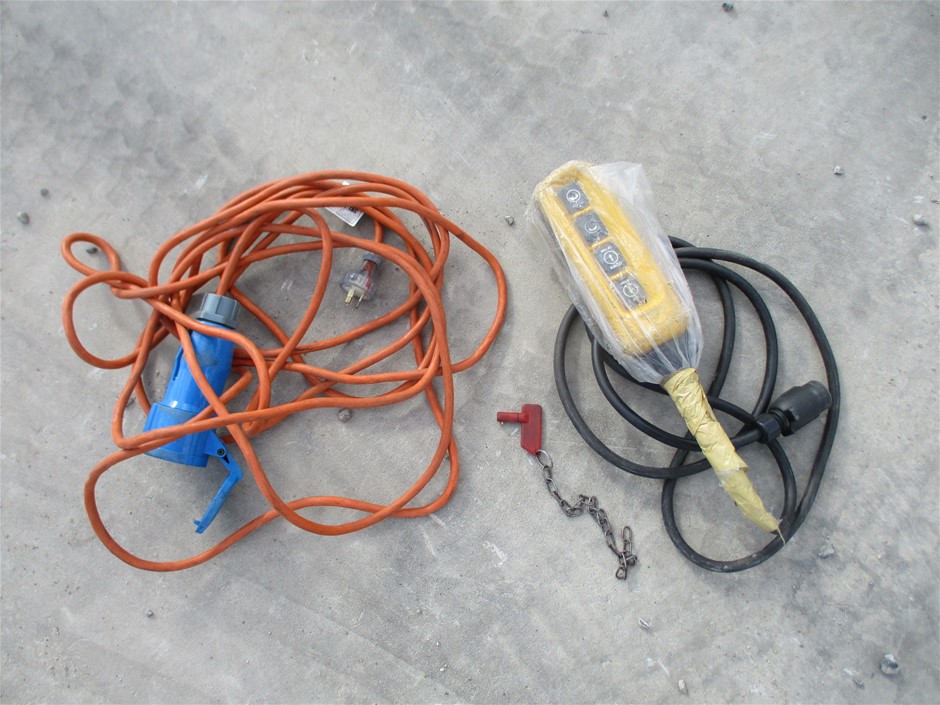 GARMIN Lily 2 Classic, Cream Gold with Tan Leather Band.