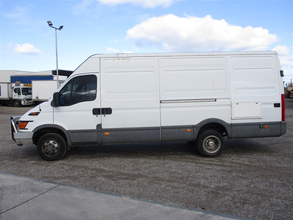 1.50ct Oval Cut GRA Certified Moissanite 925 Sterling Silver Ring - Size 8