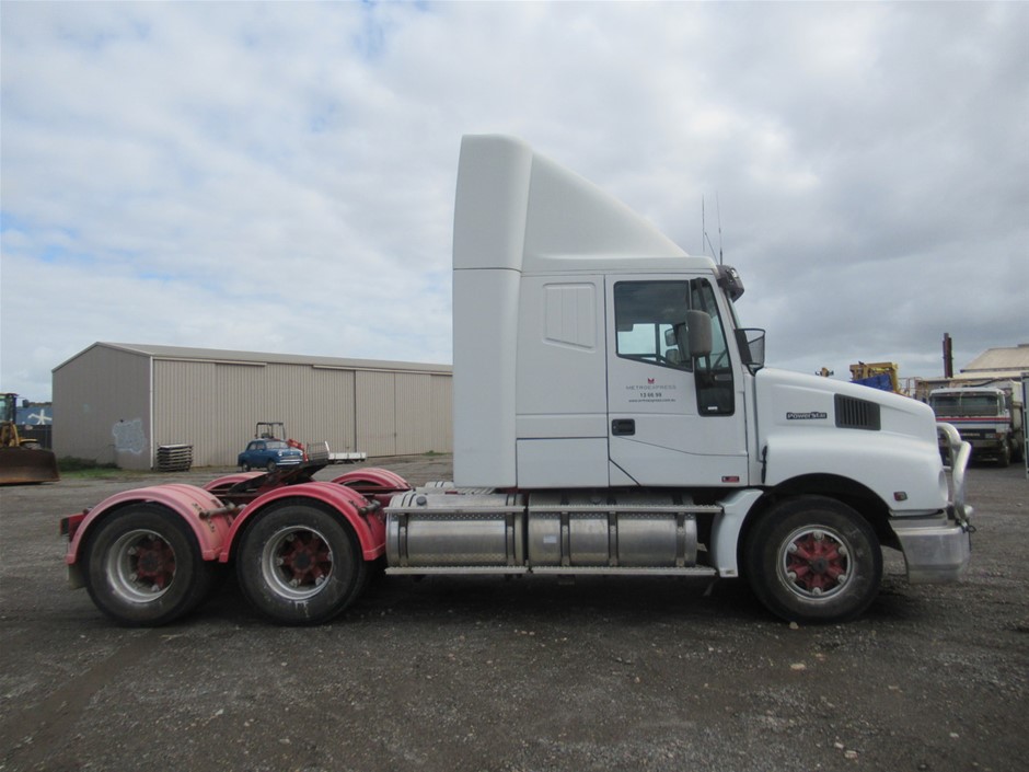 Pear 925 Sterling Silver Simulated Diamonds Leaf Earrings