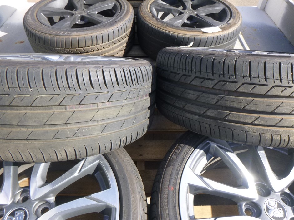 Aboriginal Flag, 1/10th Oz .999 Pure Solid Silver Bullion Coin, with C.O.A