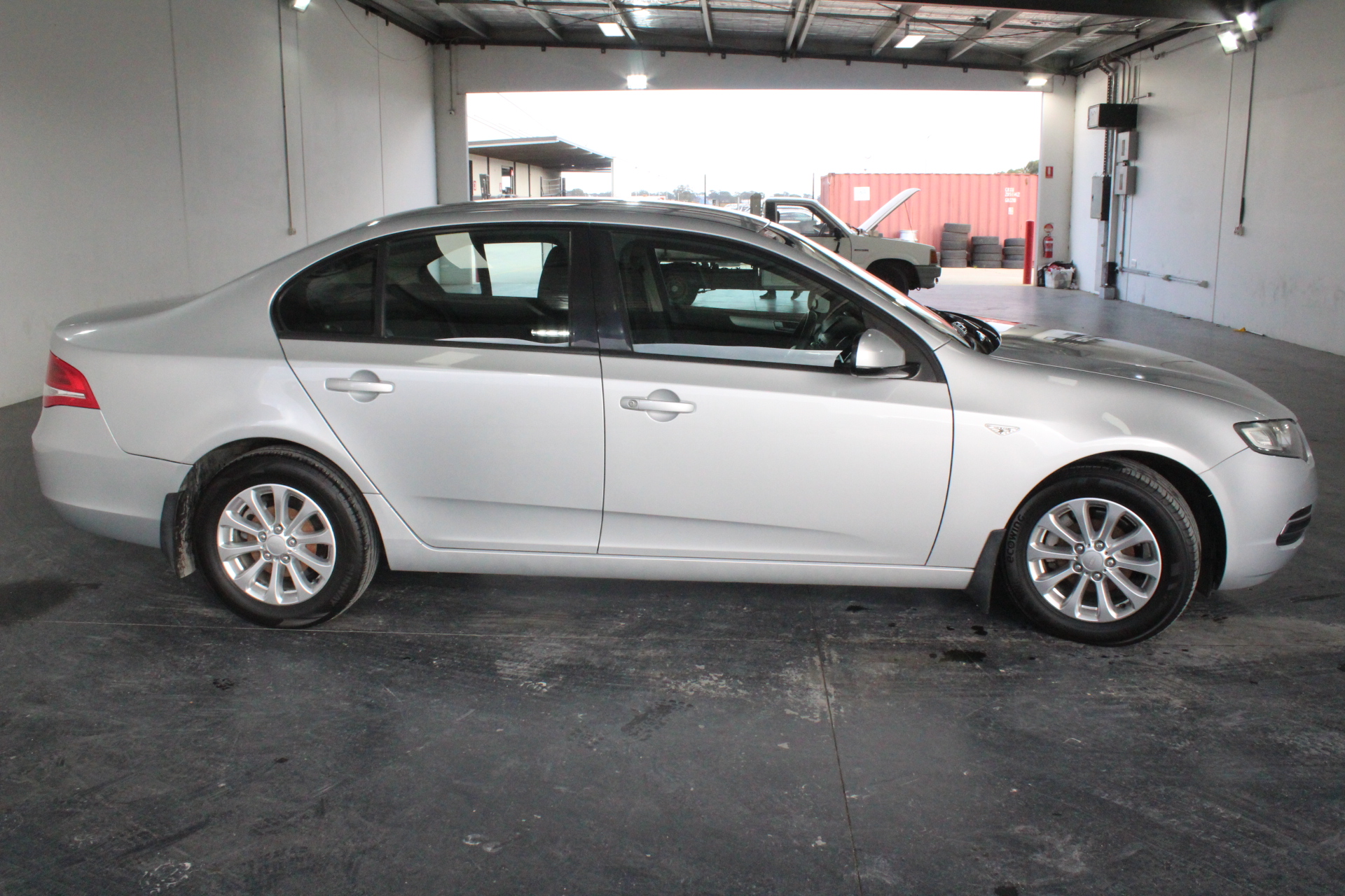 Waterproof  Watch Barrel Shaped Transparent Red Color Quartz Watch Popular