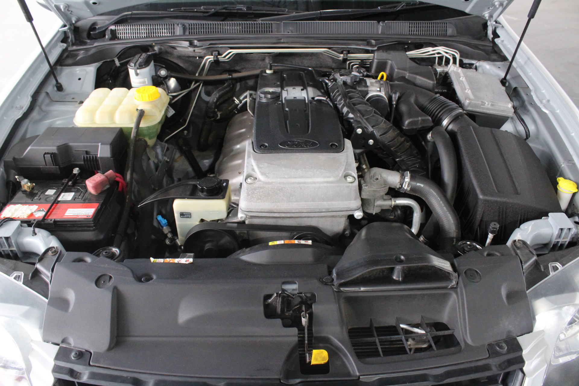 Waterproof  Watch Barrel Shaped Transparent Quartz Watch Popular