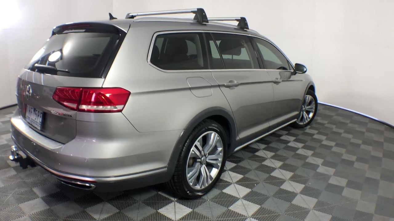 2.73 Carats Pinkish Red Garnet