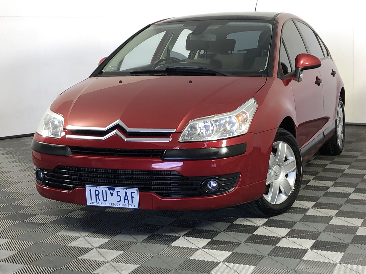 END OF LEASE AUCTION: mixed lot of headphones