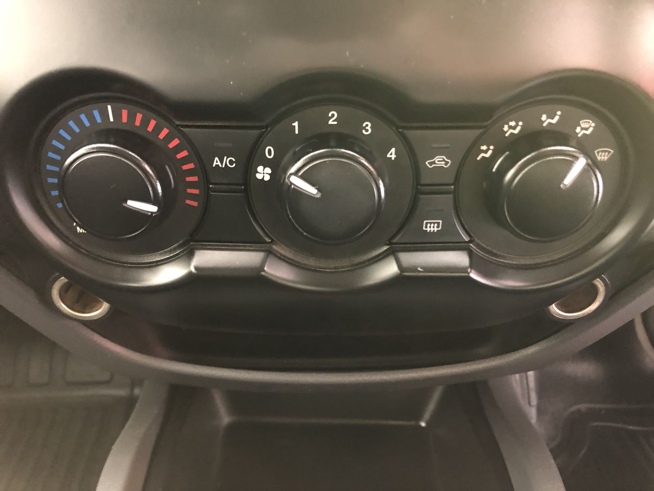 END OF LEASE AUCTION: box of steam mop brush- approx 50 pieces (new)