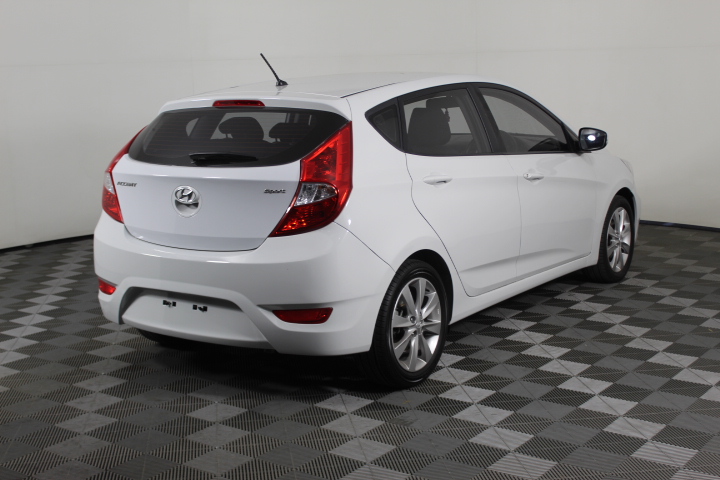 2004 Mercedes Benz E320 Elegance W211 Automatic Sedan