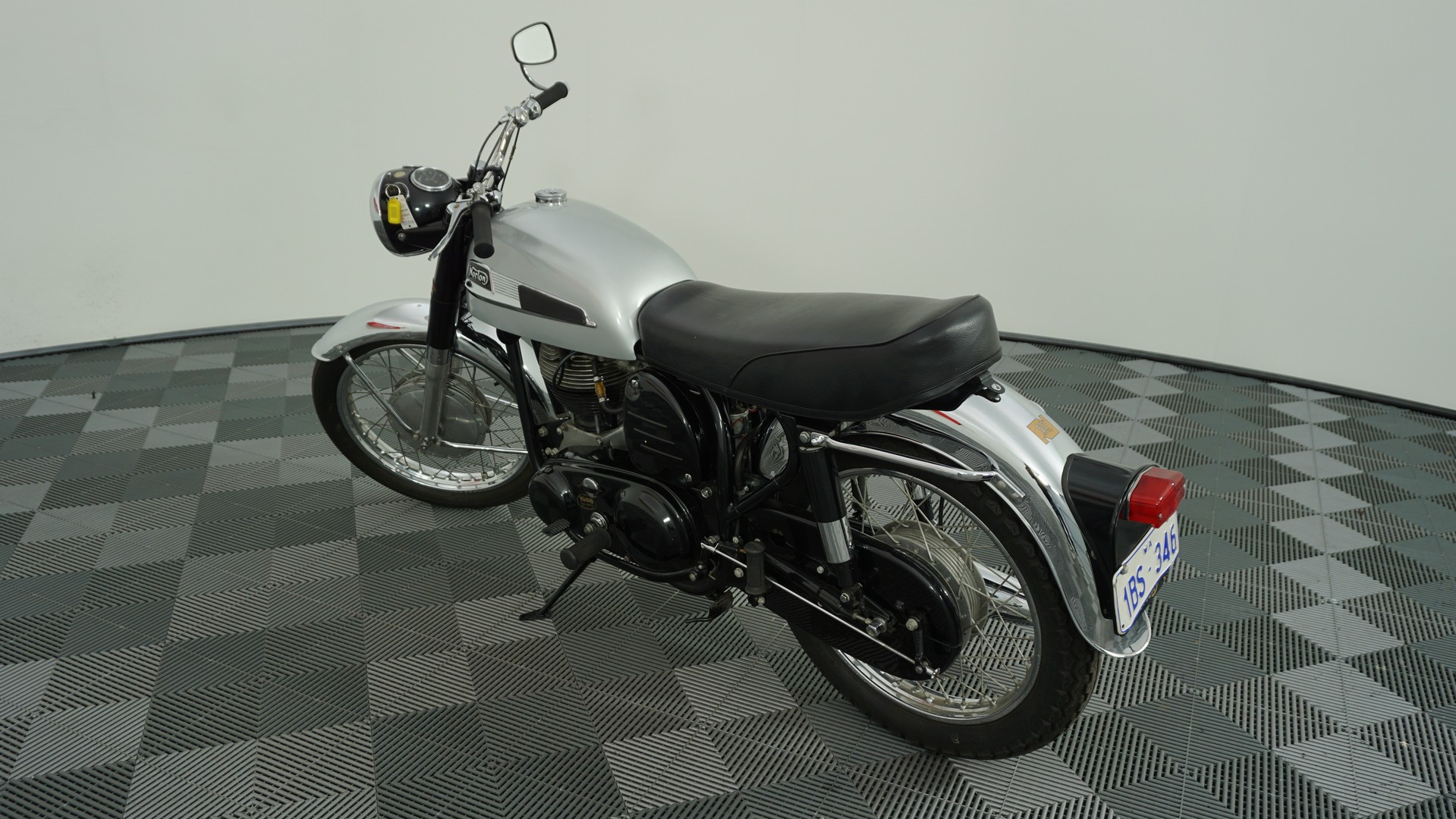 Lindeman's Gentleman's Collection Cabernet Sauvignon (6x 750mL).