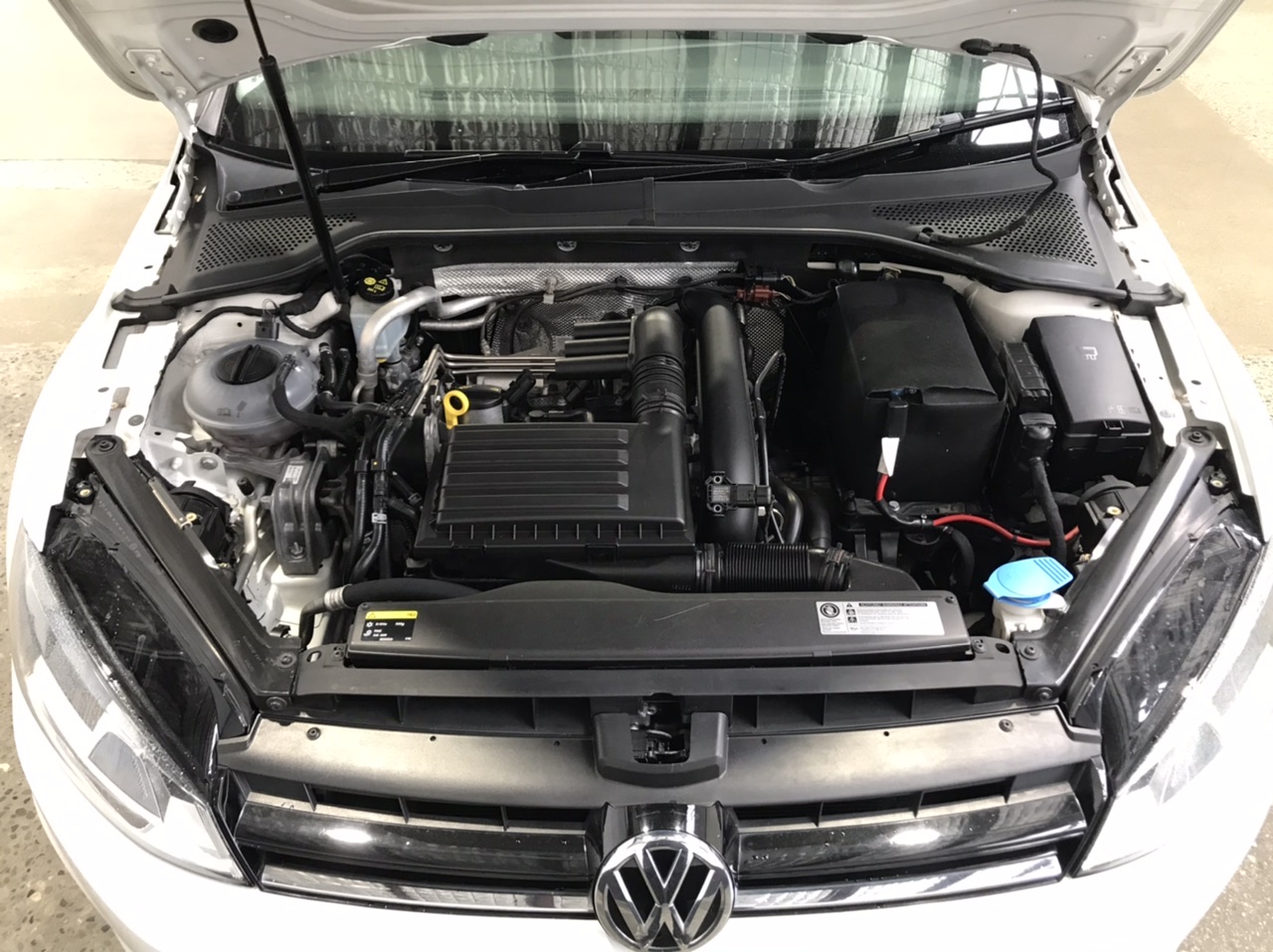 <p>Galvanised Steel Welded Wire Mesh Decking x 4 Pallets</p>