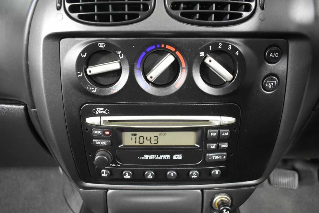 <p>Assorted containers</p>