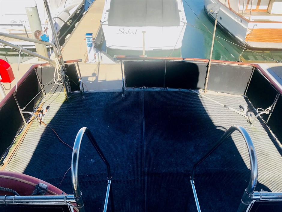 New in Box Multitude Gooseneck Sink Mixer Tap, Matte White - Qty 1