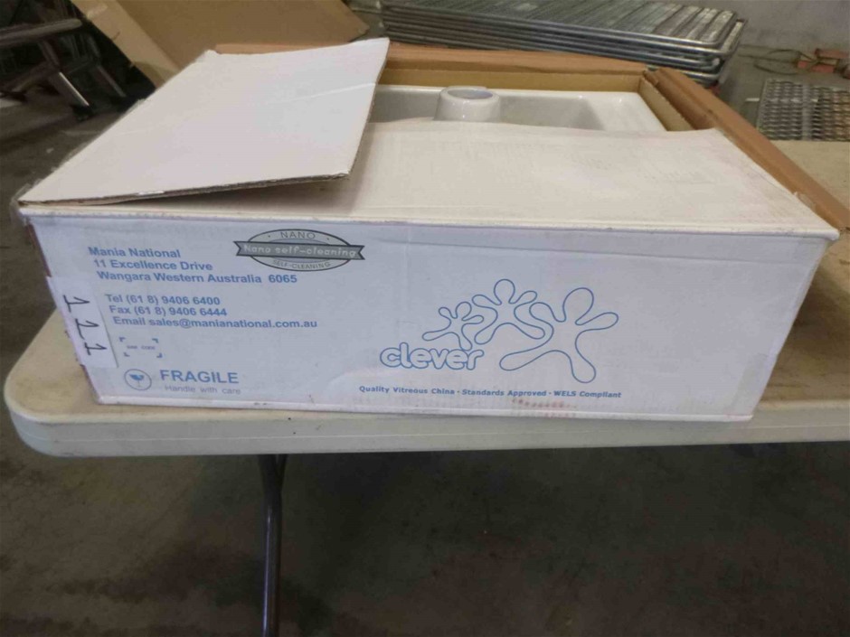 <p>2008 Whittley 2180 Power Boat</p>