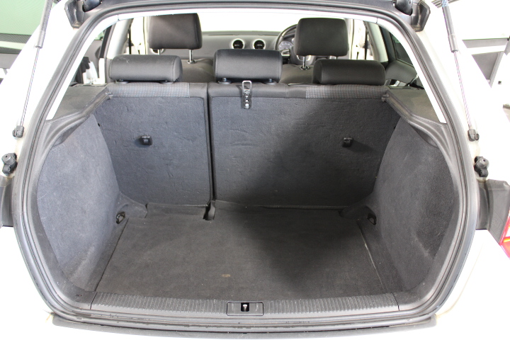 Australia: 2012 Two Dollars QEII Remembrance $2