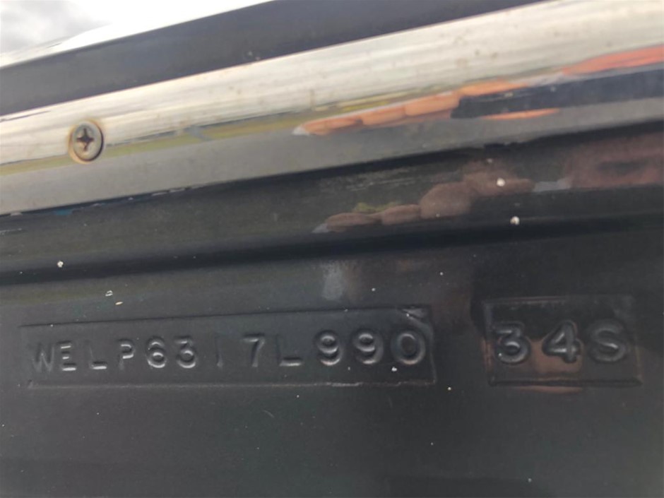 ROY JONES JR SIGNED BOXING GLOVE