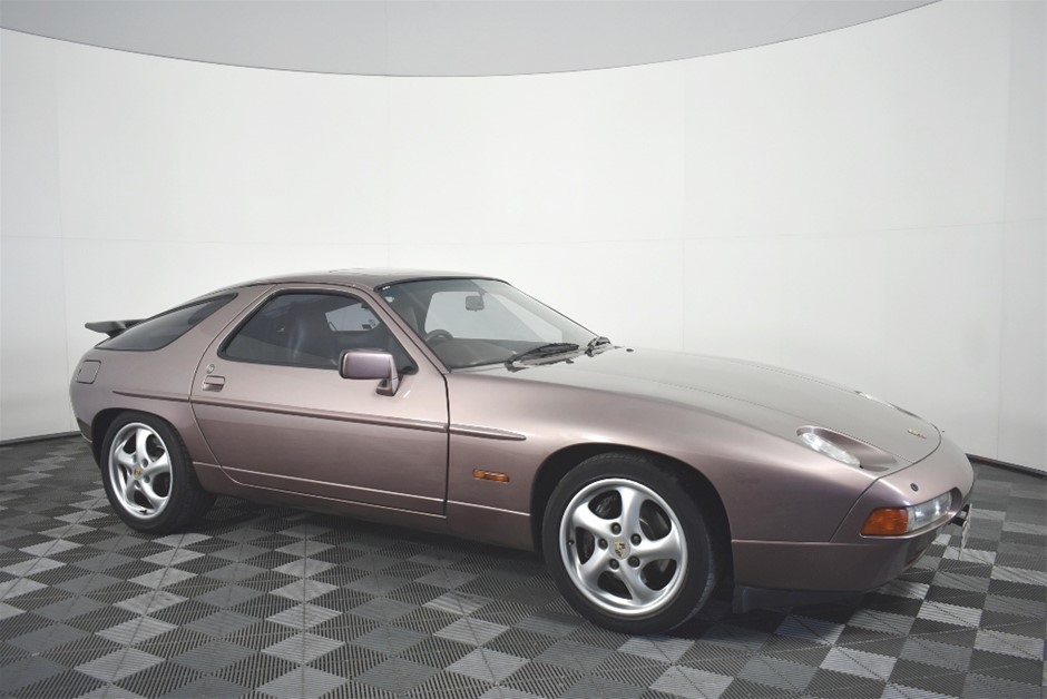 Wolf Blass Red Label Cabernet Sauvignon (6x 750mL).