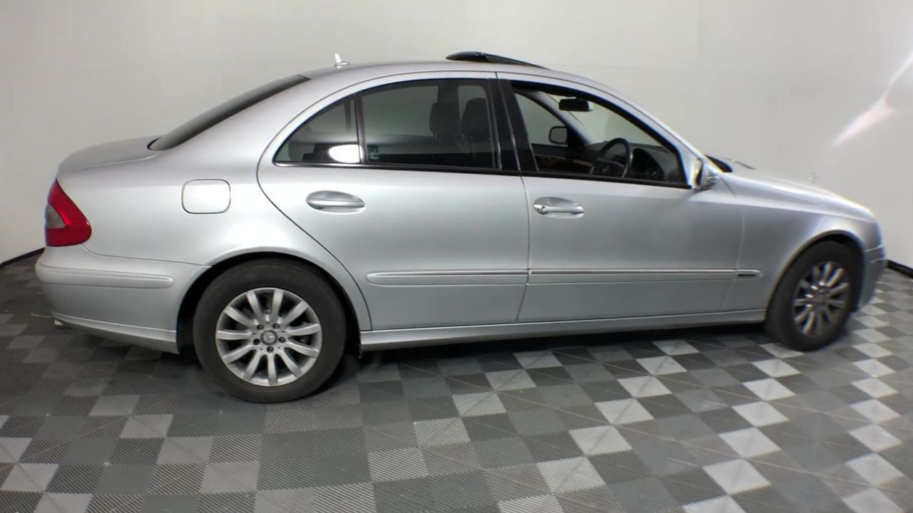 AMAZON BASICS Durable Foldable Metal Wire Dog Crate with Tray, Double Door