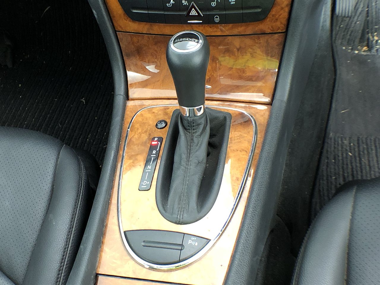 AMAZON BASICS 2-Door Collapsible Soft-Sided Folding Travel Crate Dog Kennel