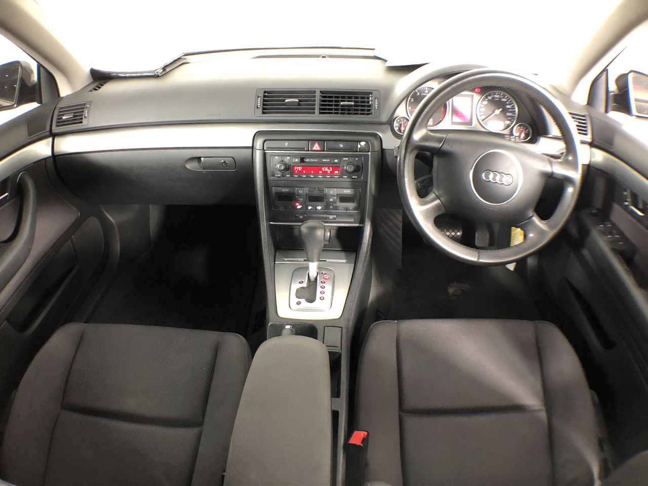 BOSCH Glass VAC Cordless Window Vac, Dimensions: 29 x 19 x 15 cm. NB: Has b