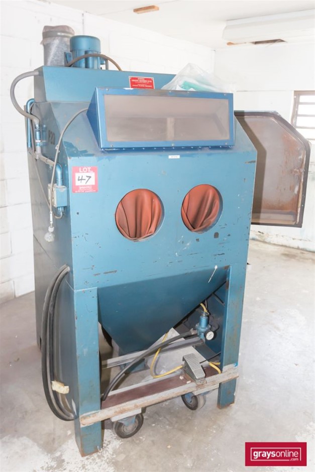 Pair of Vacuums Verdex and Detroit