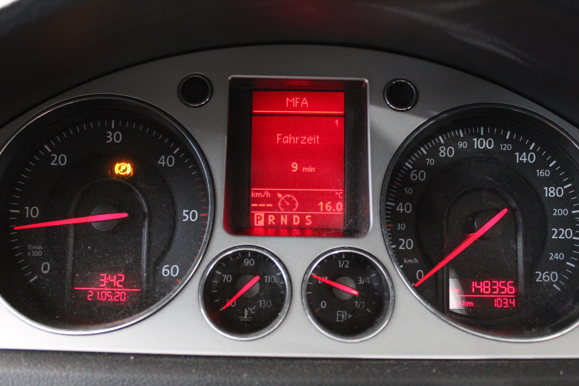 Ram 30 metre Retractable Reel Clothes Lines Washing Line with Twin Cable -