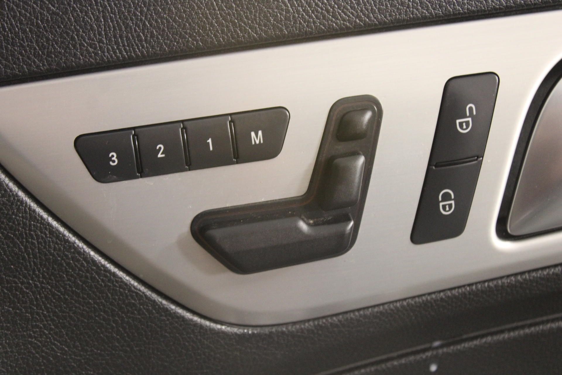 4.23 carats natural Tanzanite certified