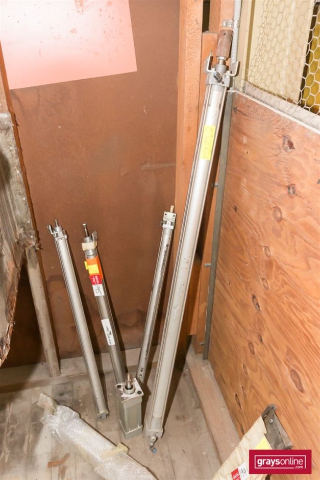 The Hero Preservative Free Pinot Noir (6x 750mL)