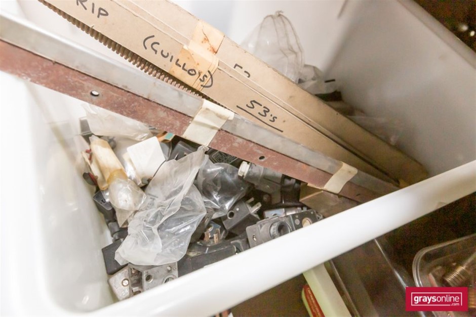 Pierre Delize Blanc De Blancs Brut NV (6x 750mL), France.