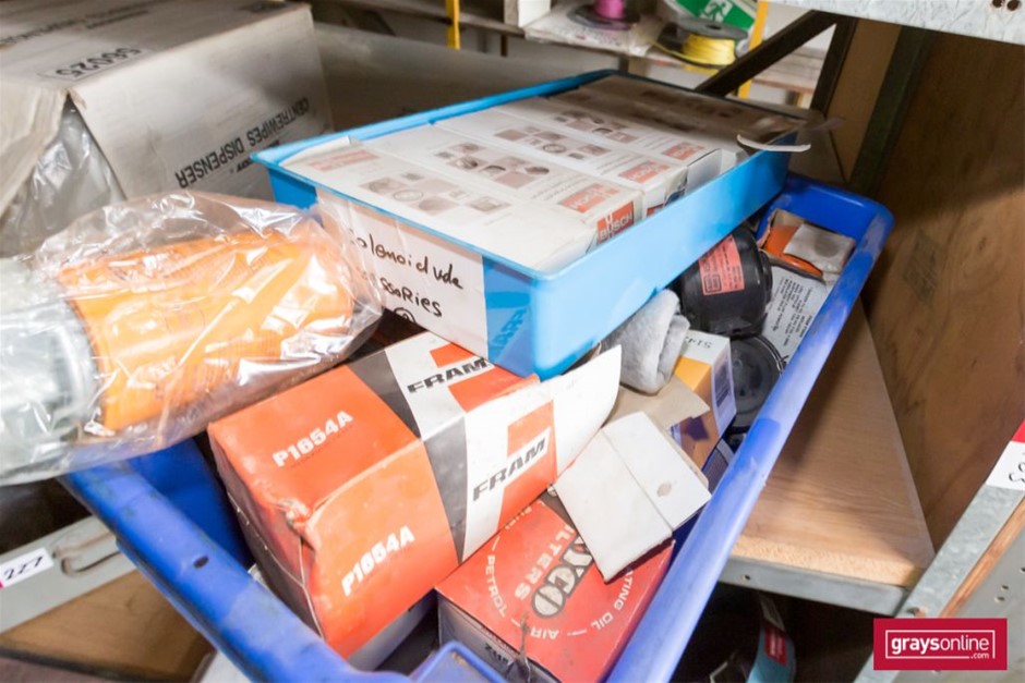 Duchesse De Paris Brut Blanc De Blancs NV (6x 750mL), France.