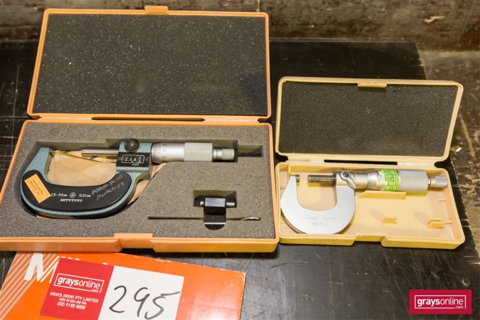 18ct Heavy Yellow Gold Plated 5 Ring Lucky Charm Necklace