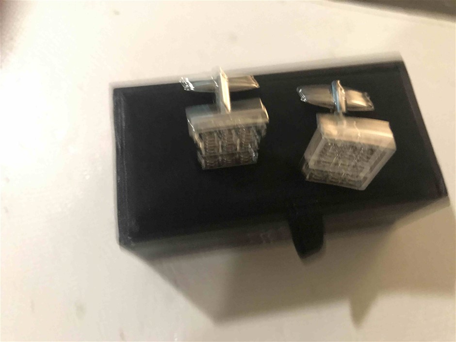 Stunning Rhodium Plated Simulated Diamond Ring - US Size 7