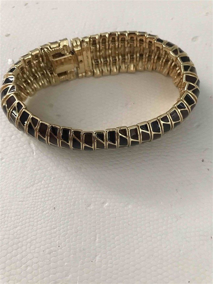 BIJ'OR - Pink Pearl in Oyster Shell Stud Earrings  RRP $59