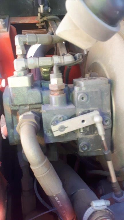 CALVIN KLEIN Men's Slim Straight Jean, Size 32x30, 70% Cotton, Luster (420)