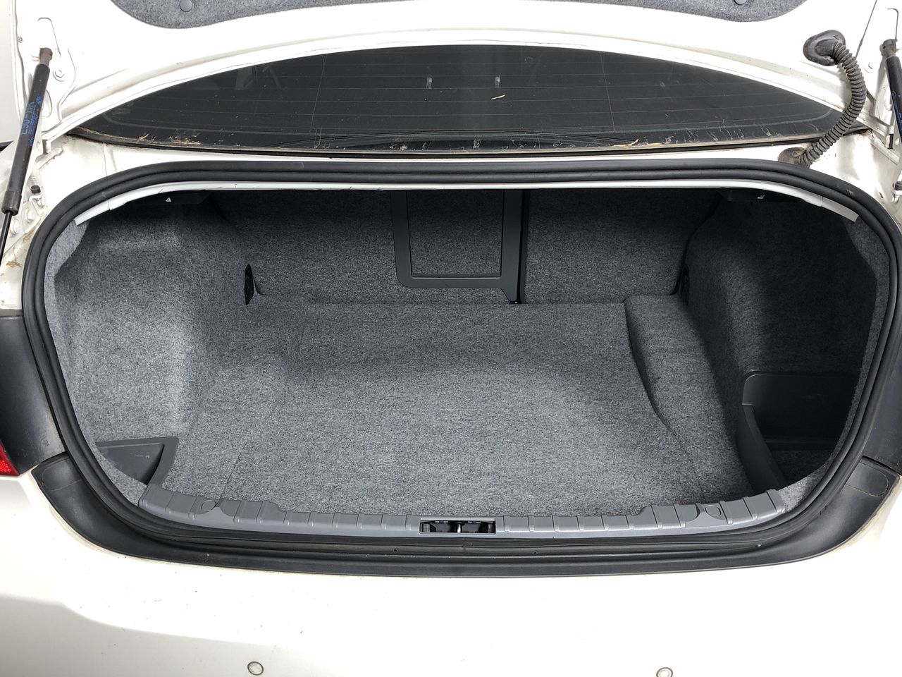 FITBIT Charge 5, Lunar White. NB: Minor Use, Not In Original Box.