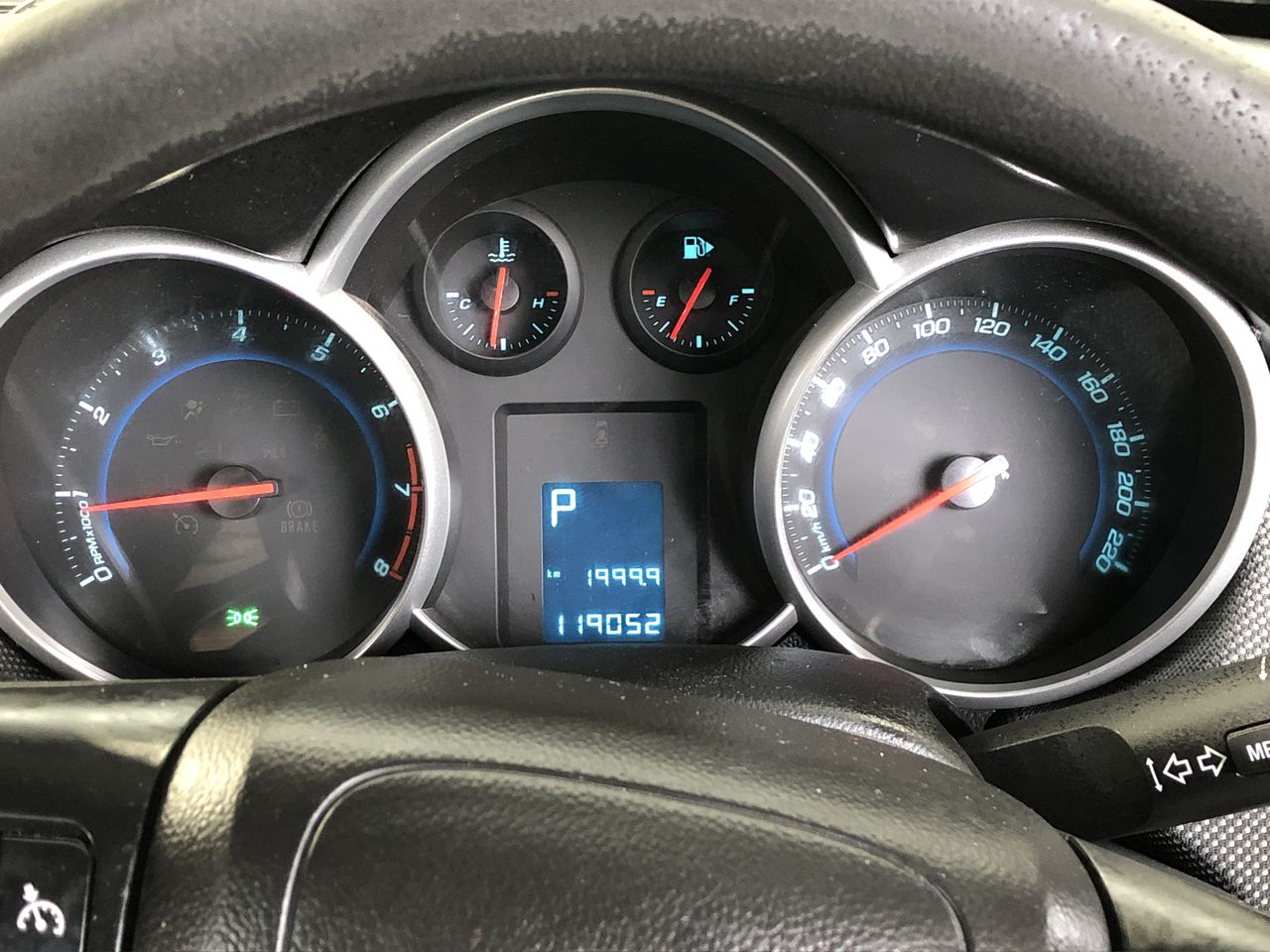 Replica Royal Ring - 16 Simulated Diamonds - US Size 6