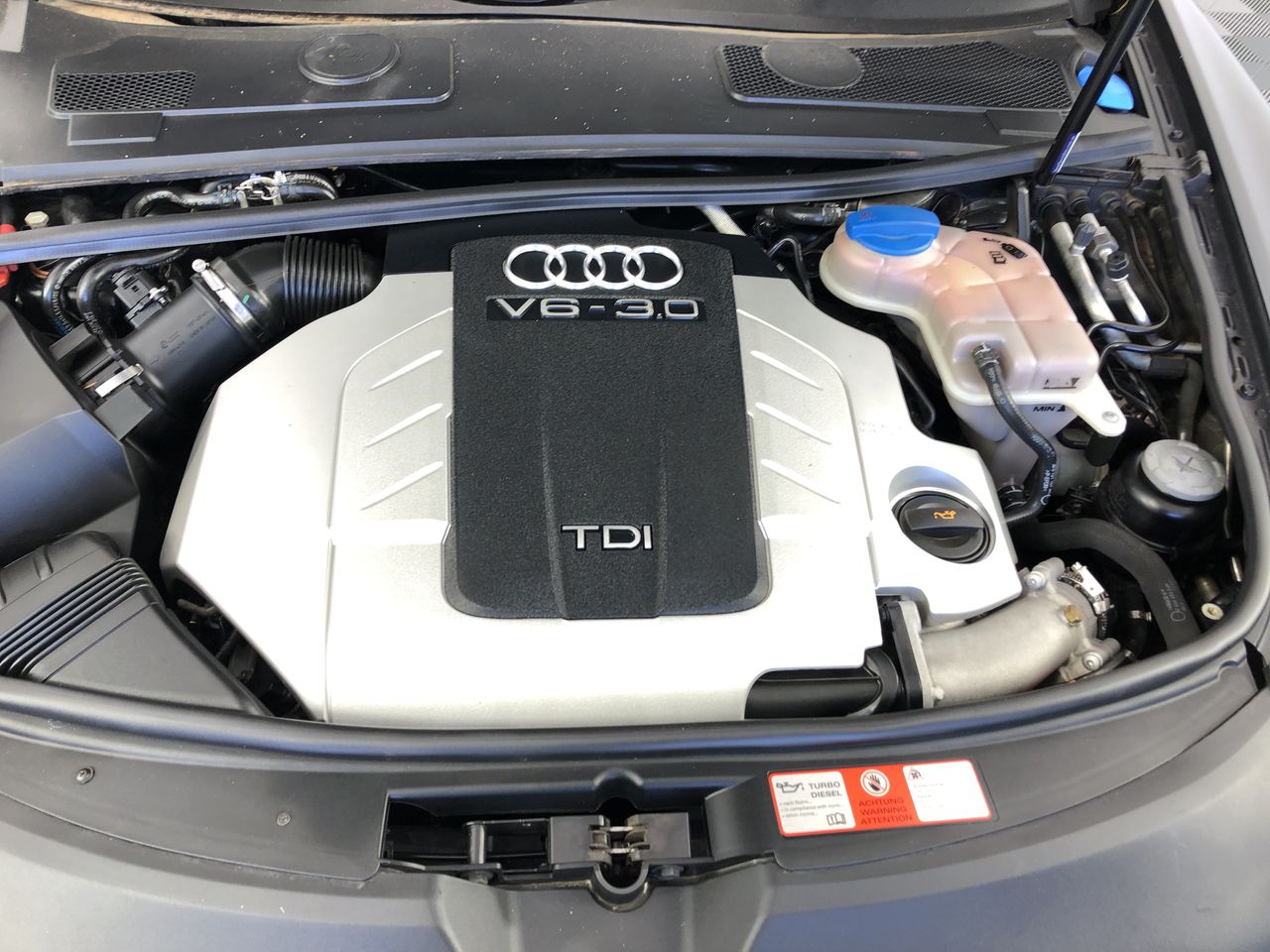 DKNY Women's Wide Leg Pant, Size 8, Black.  Buyers Note - Discount Freight