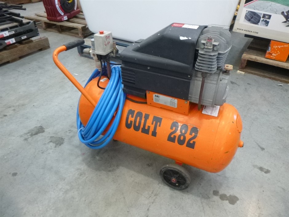 MERRELL Women's Rogue Hiker Mid GTX Hiking Boot, US7.5/EU38, Black/White, J